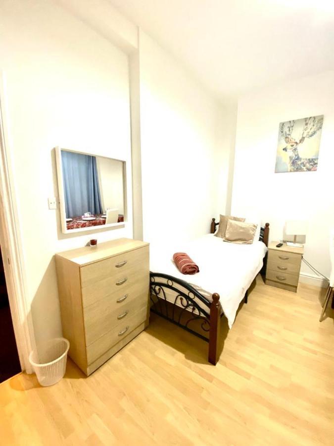 Lovely 3 Bedroom Property Next To Paddington Station Central * Londra
