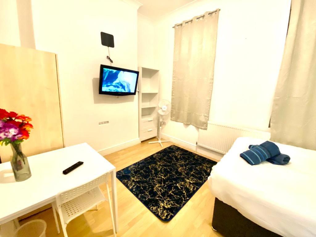 Lovely 3 Bedroom Property Next To Paddington Station Central Appartamento